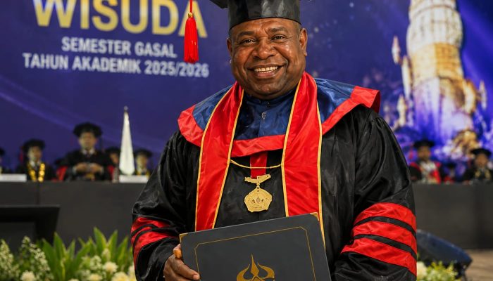 Anak Pesisir Mimika Raih Doktor Hukum di Trisakti, Abraham Kateyau Bawa Pesan Pendidikan untuk Generasi Papua